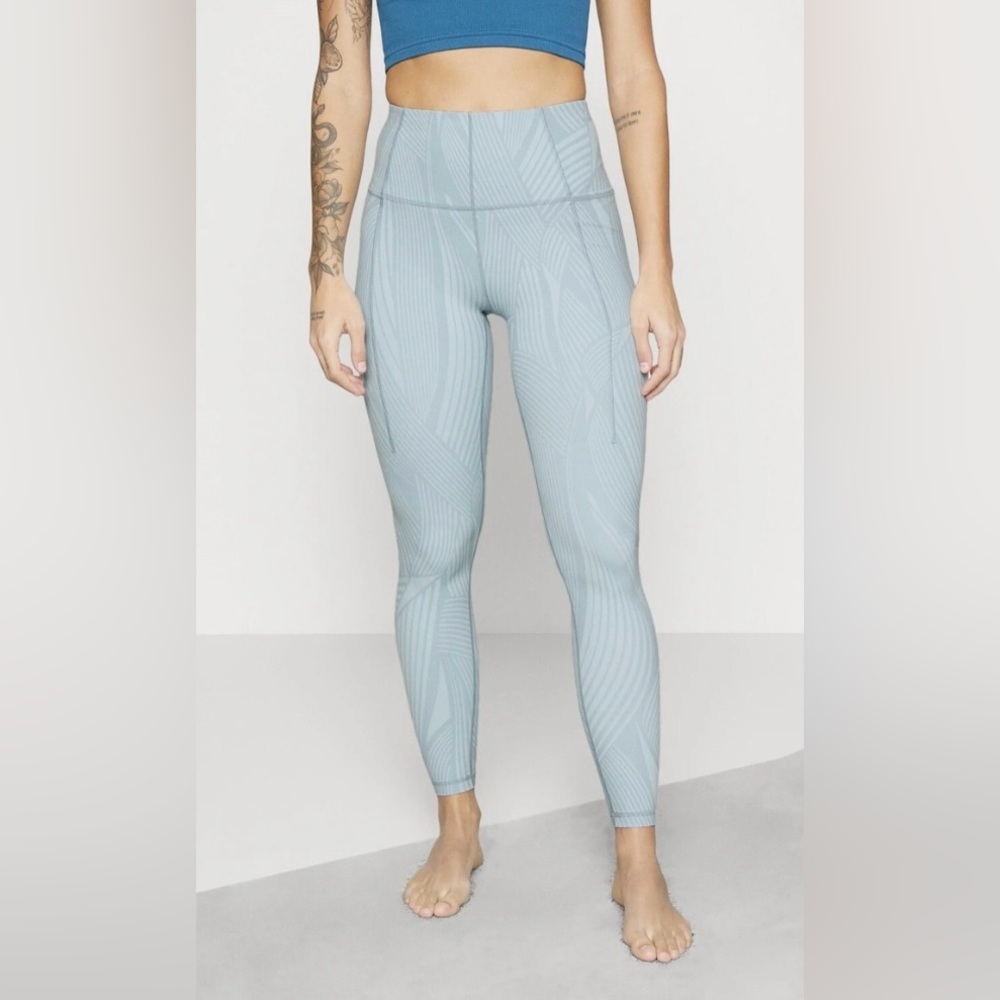 SWEATY BETTY Sky Blue Lines Print 7/8 Leggings